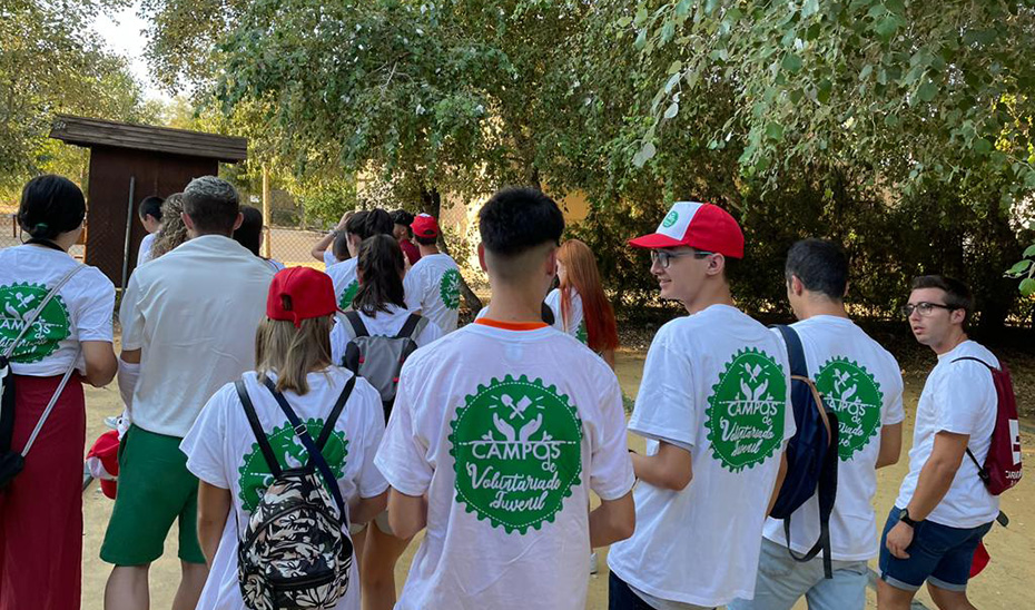 Un grupo de voluntarios juveniles.